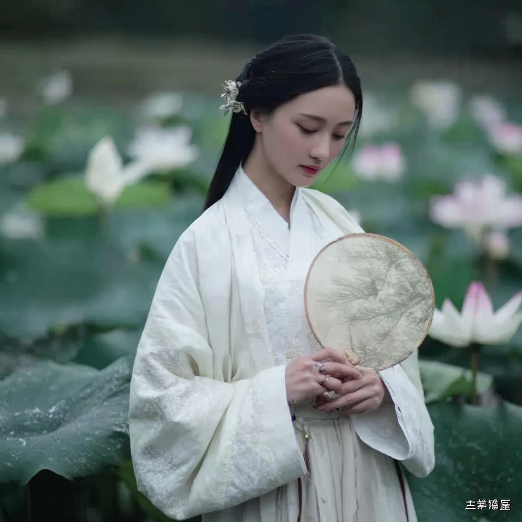 鲁尼：科琳曾在屋外挂满利物浦队旗，结果她被我锁在窗外了